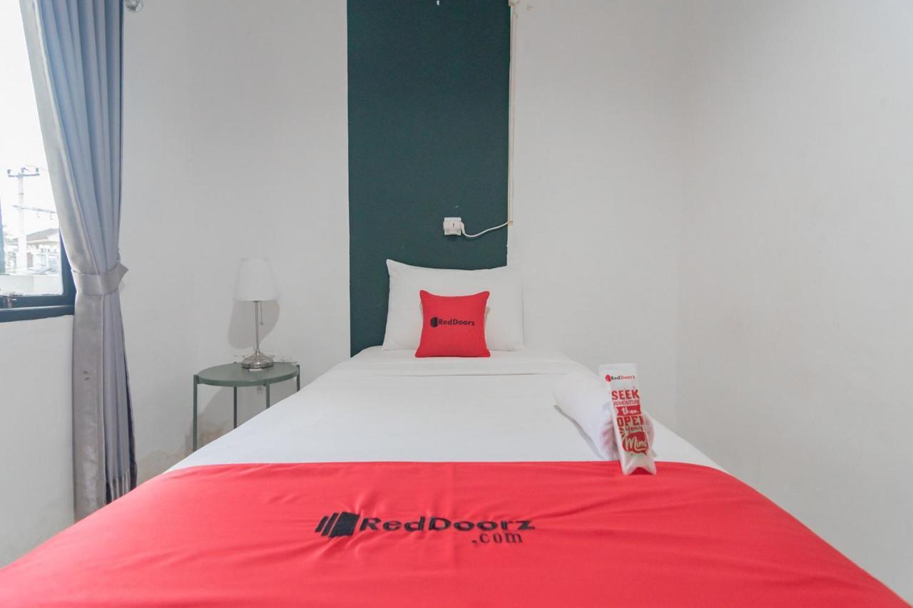 Reddoorz At Sani Guest House Balikpapan Экстерьер фото