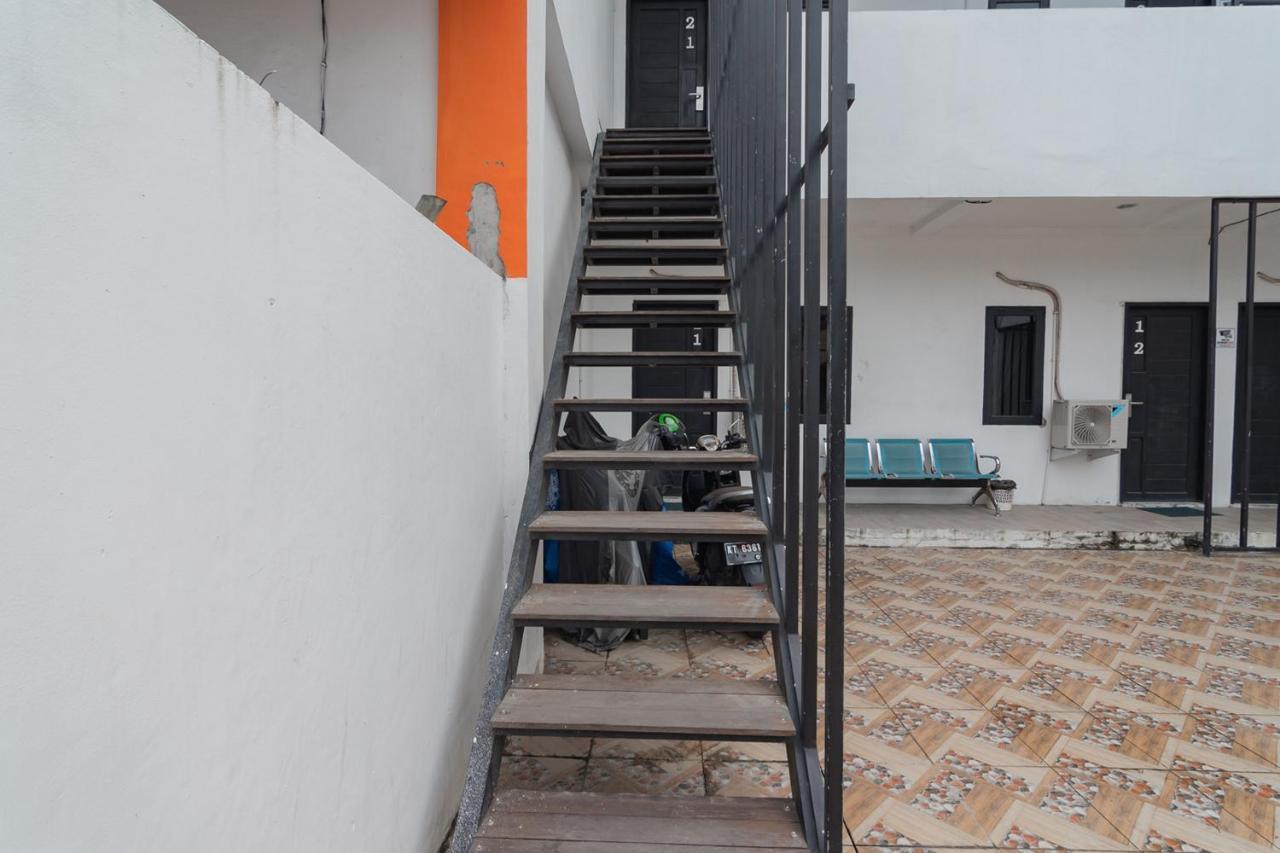 Reddoorz At Sani Guest House Balikpapan Экстерьер фото